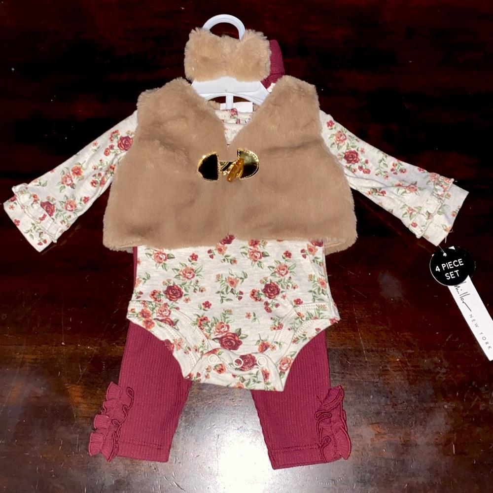 Nicole Miller 4 piece set 0/3 months